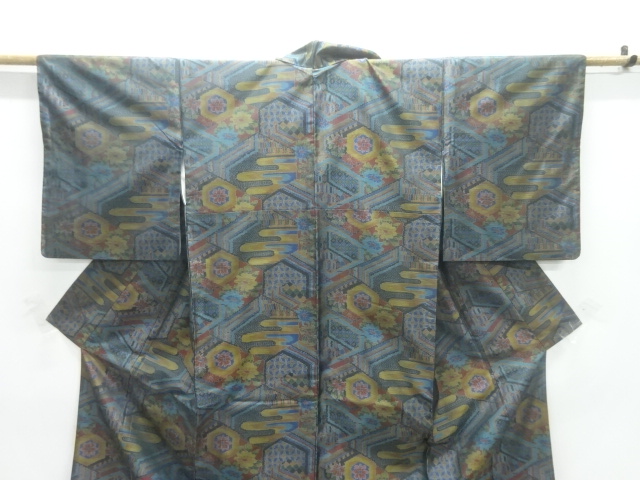  花古典柄織り出し本場泥大島紬着物